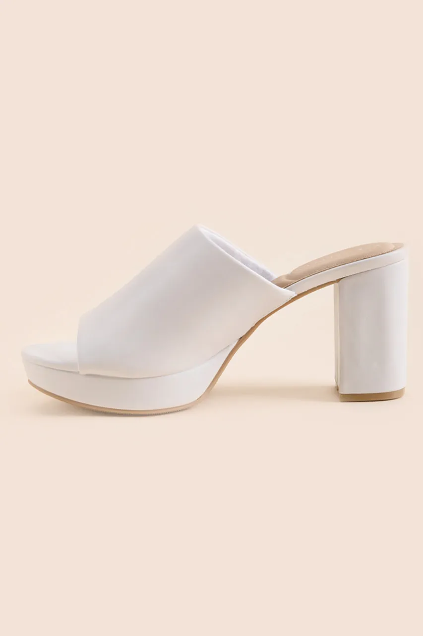 CL by Chinese Laundry Get On Mules