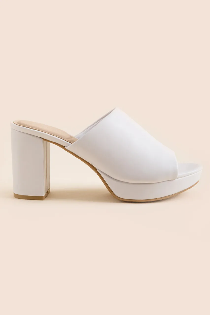 CL by Chinese Laundry Get On Mules