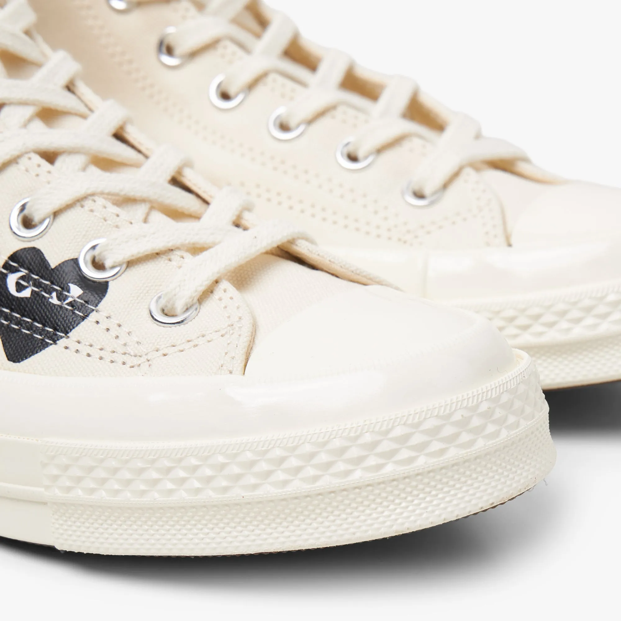 Converse x COMME des GARONS PLAY Chuck Taylor Hi / Multi Heart Beige