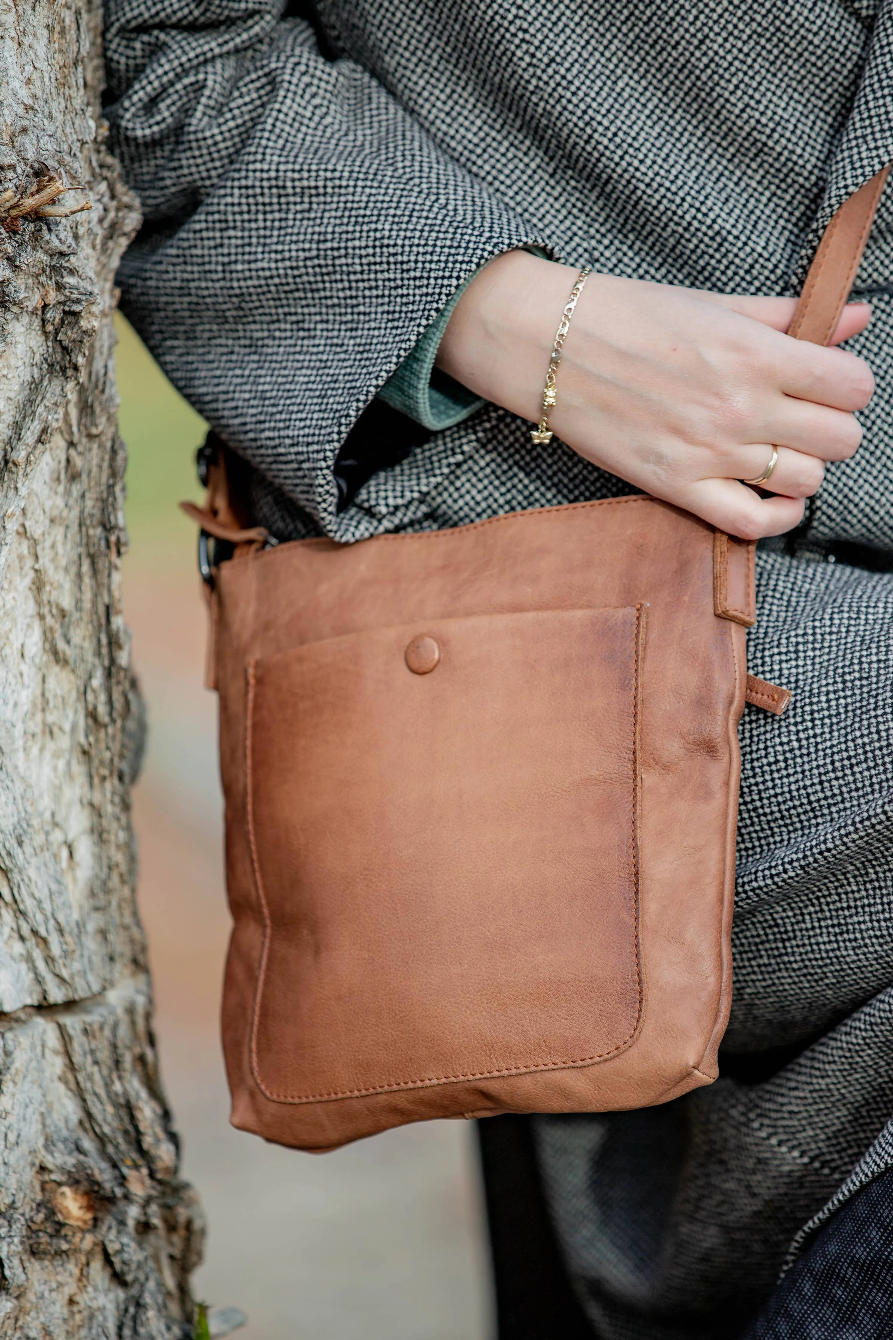 [ISABELLA] SMALL CROSSBODY BAG | SUPER SOFT NAPPA LEATHER: Black