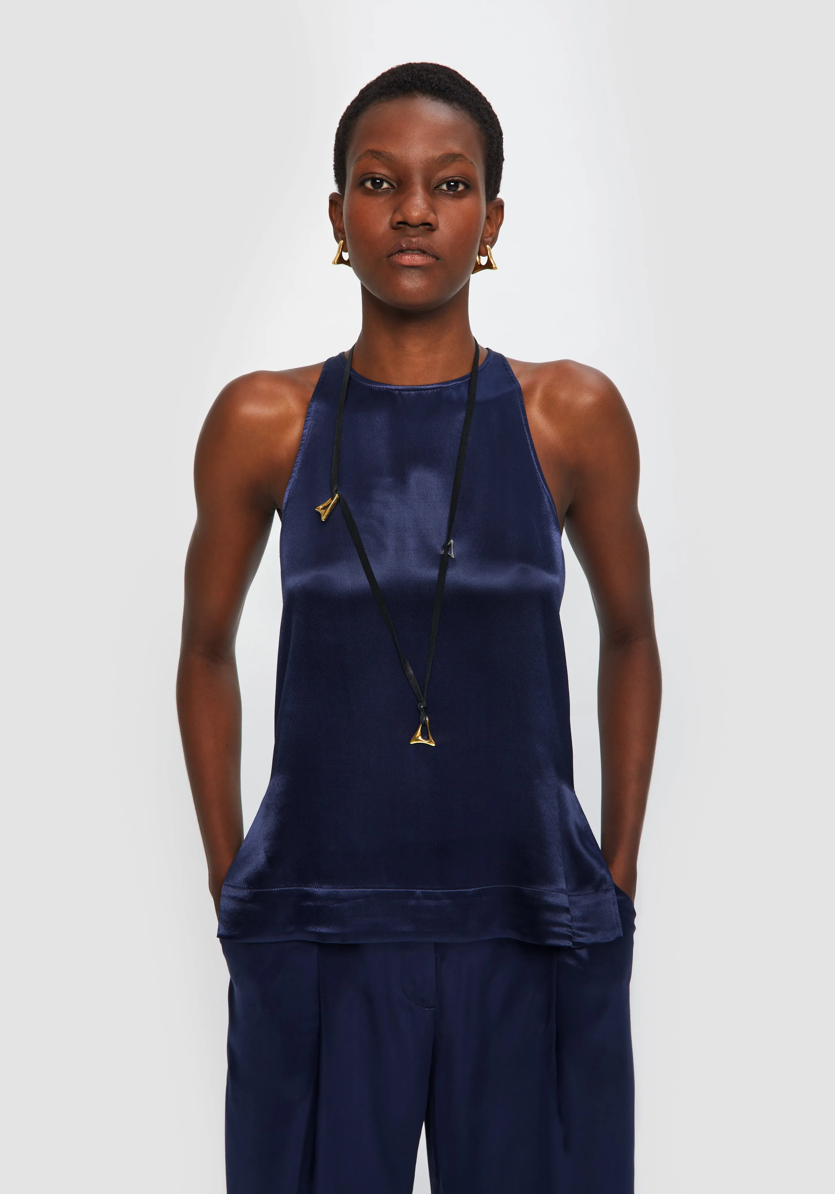 LOGAN    Sleeveless satin top  