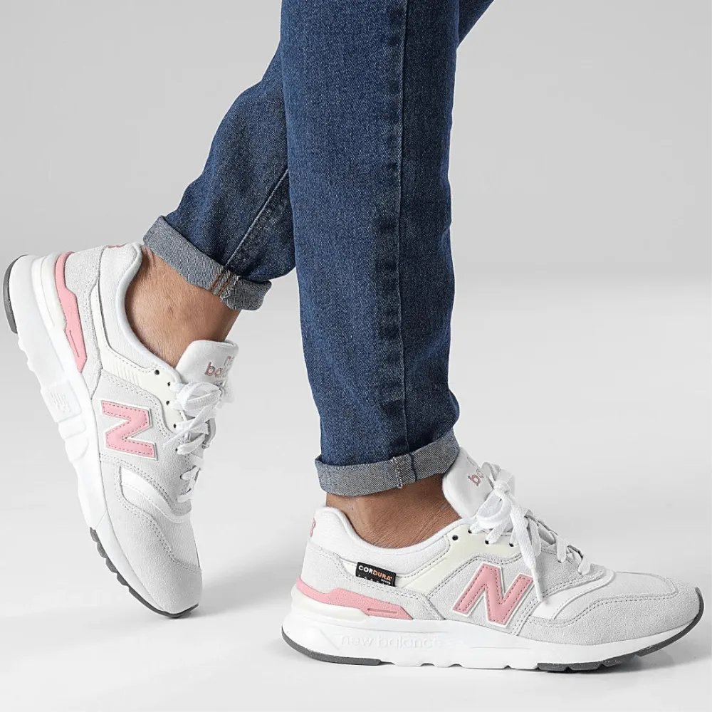 New Balance Womens 997 Lifestyle in Pale Grey with Pink