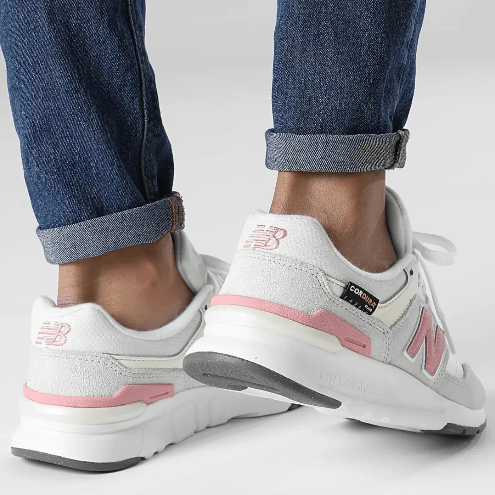 New Balance Womens 997 Lifestyle in Pale Grey with Pink