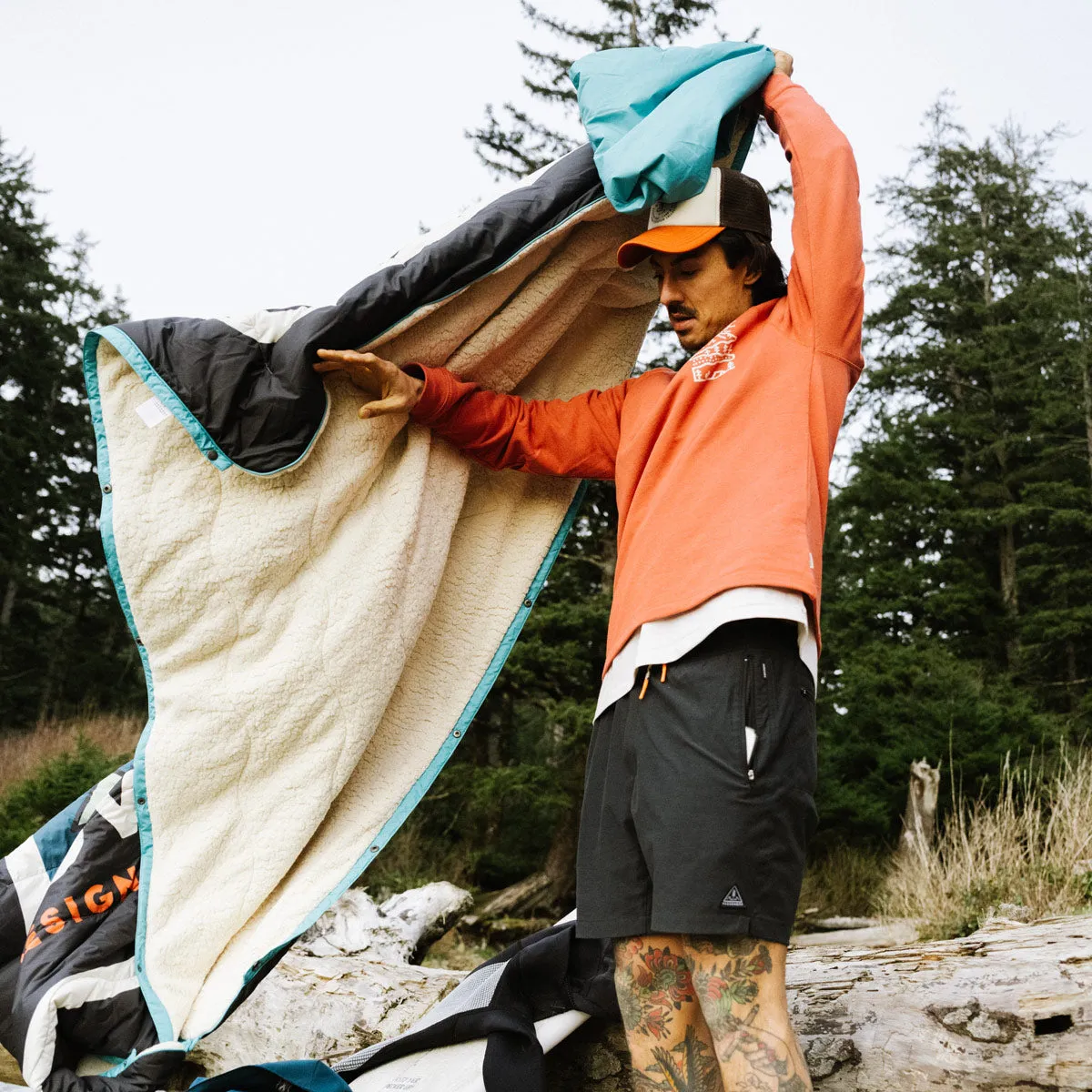 Nomadic Recycled Sherpa Blanket - Black 'Nowhere Bound' Print