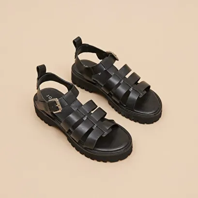 Open sandals in black leather