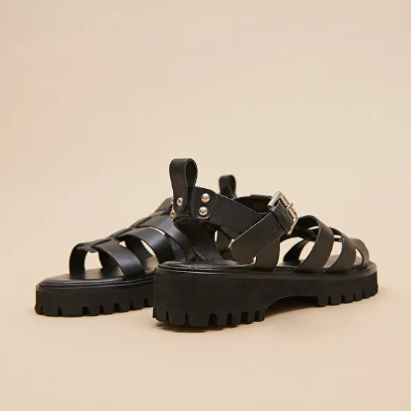 Open sandals in black leather