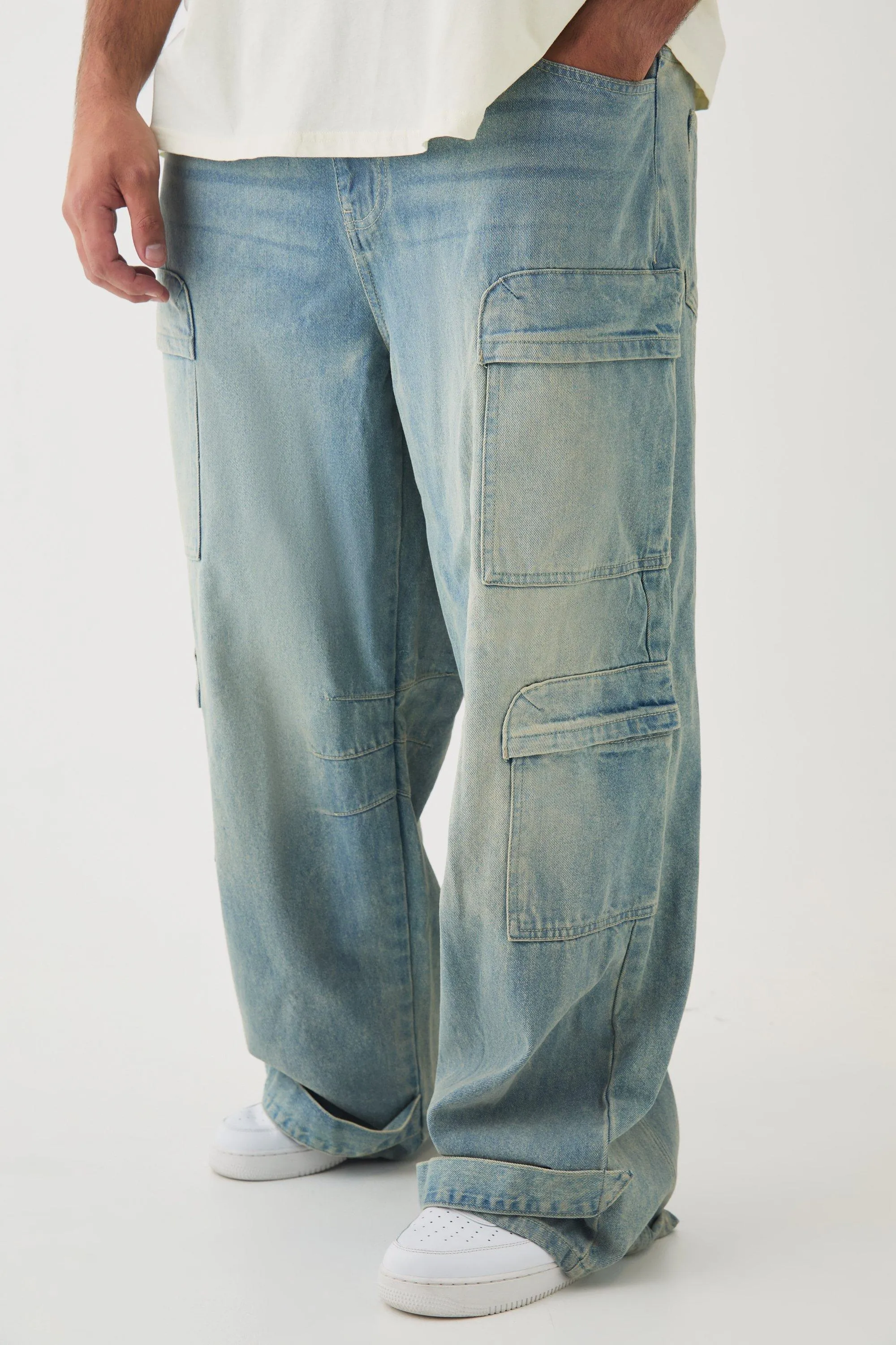 Plus Bleach Wash Baggy Fit Multi Pocket Jeans