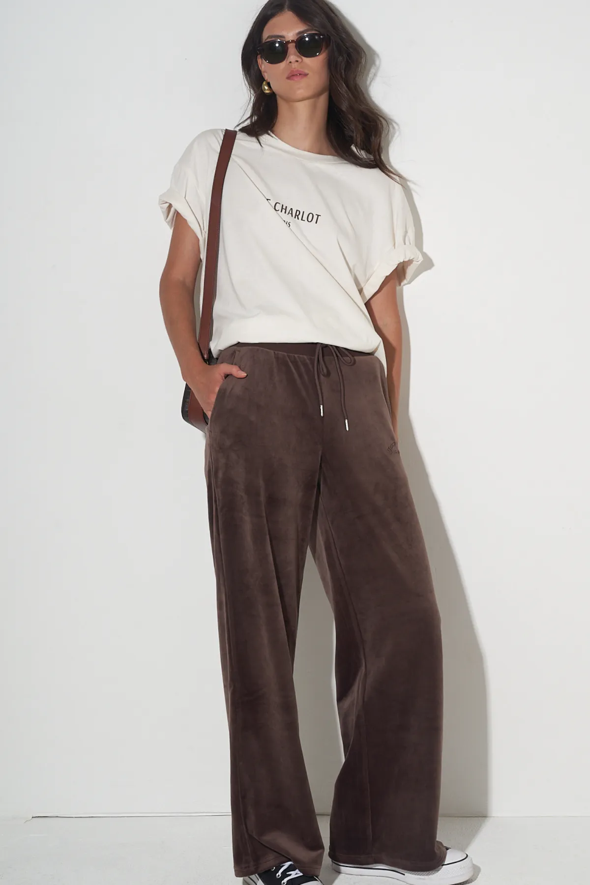 WIDE-LEG VELOUR TRACK PANTS IN BROWN