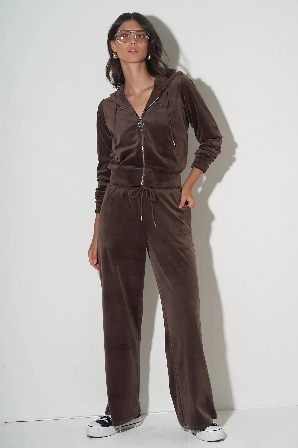 WIDE-LEG VELOUR TRACK PANTS IN BROWN