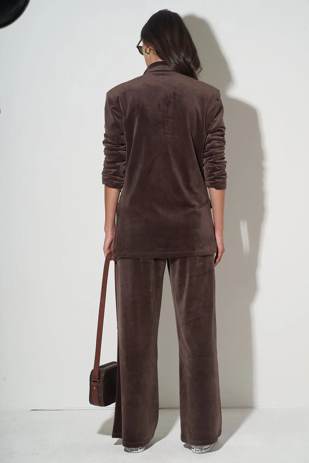 WIDE-LEG VELOUR TRACK PANTS IN BROWN